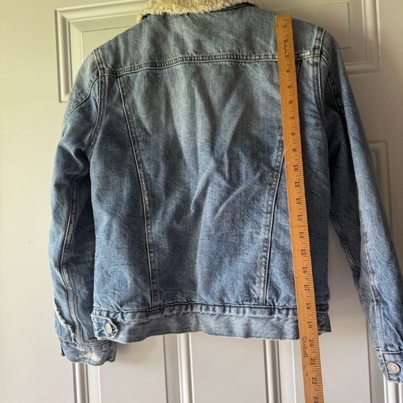 Lucky Brand Woman’s Sherpa Lined Denim Trucker Jacket - Picture 7 of 9